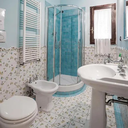 2 Bedroom Cozy In Apartment Florence